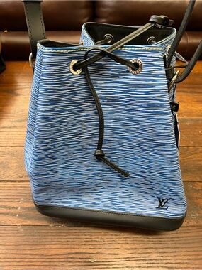 Denim Louis Vuitton epi Leather Drawstring Bucket Shoulder Bag EUC